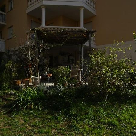 Appartement Tranquille Avec Jardin Et Piscine Fréjus Esterno foto